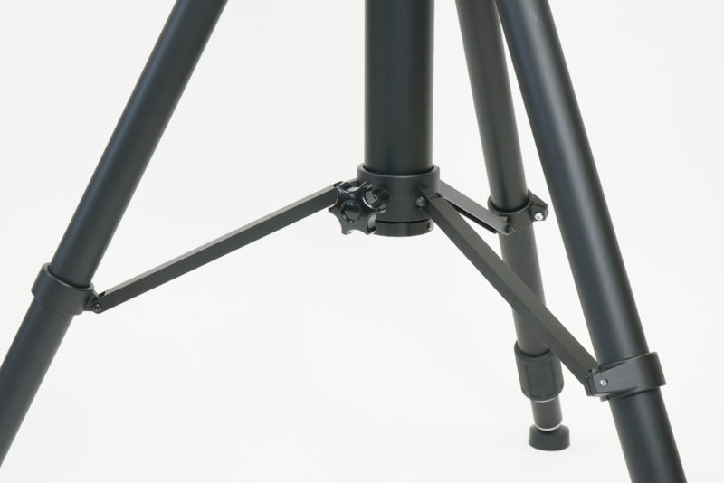 Height adjustable leg brace